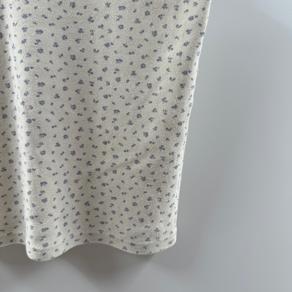 Brandy Melville One Size Floral Tank Top White with Blue Flowers - Picture 3 of 7